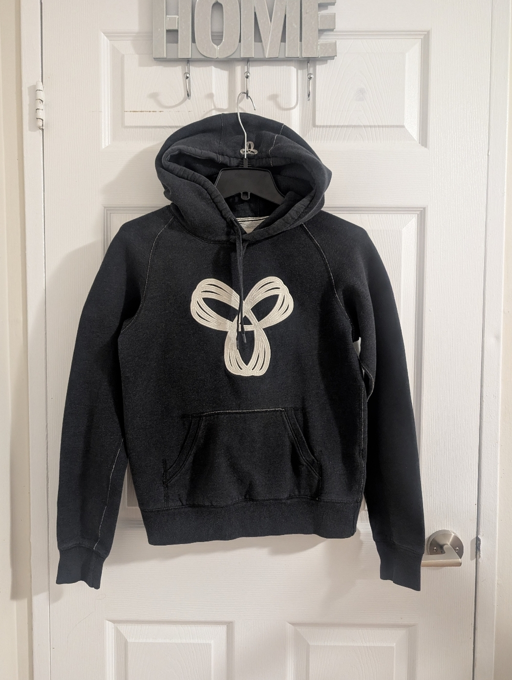 TNA Aritzia Black Gray Logo Hoodie Raglan Sleeve Kangaroo Pocket Sweatshirt S